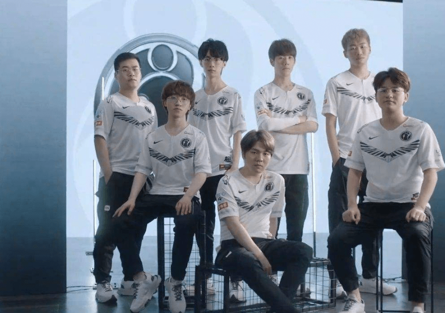 在休赛期收 在休赛期收