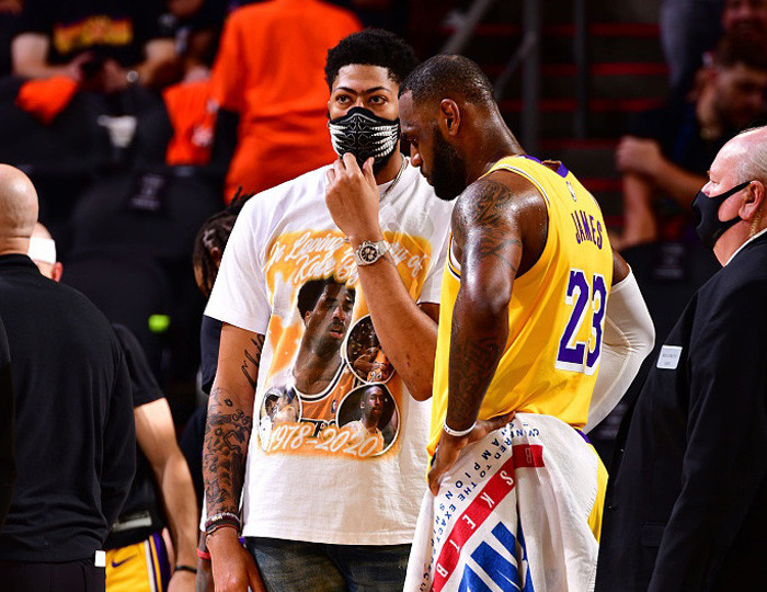 把镜头拉远 把镜头拉远